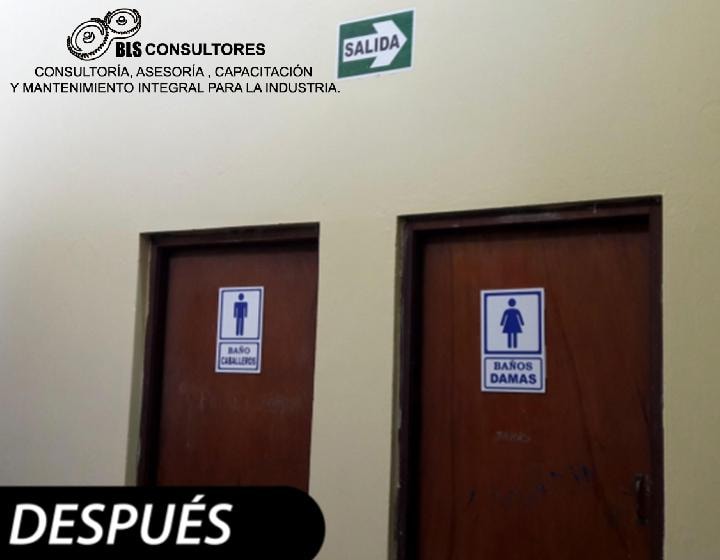 Laboratorio con microscopio de polarización sin señalización de identificación