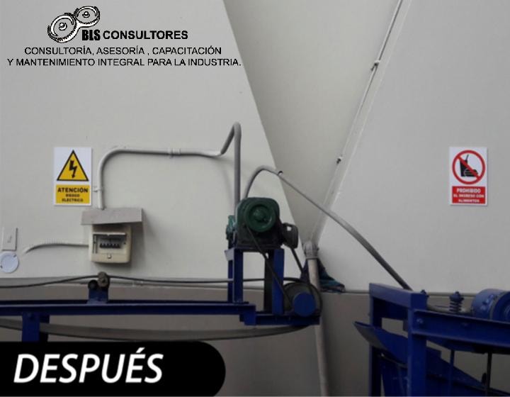 Señal de EPP obligatorio y señal de Salida instaladas en sala de tablero